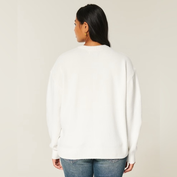 Hollister Oversized 🧸 Graphic Crew Sweater - Picture 2 of 7